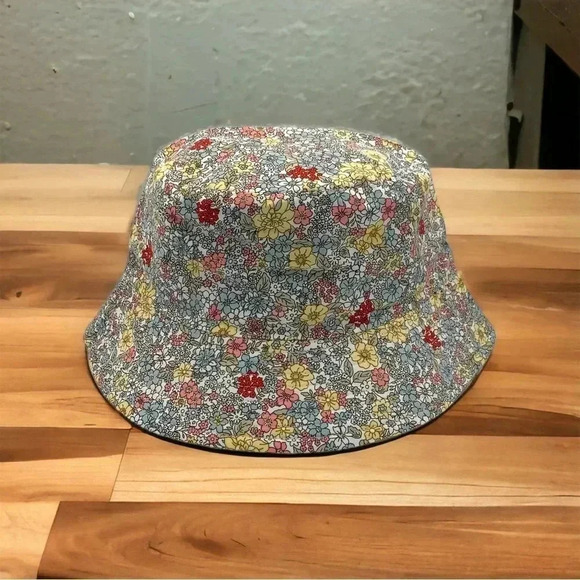 Boutique Multi-Colored Dainty Floral Print Fully Reversible Bucket Hat OSFM - Picture 4 of 6